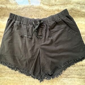 NWOT Women XXL (Size 18) Black Distressed Shorts. Elastic Waist